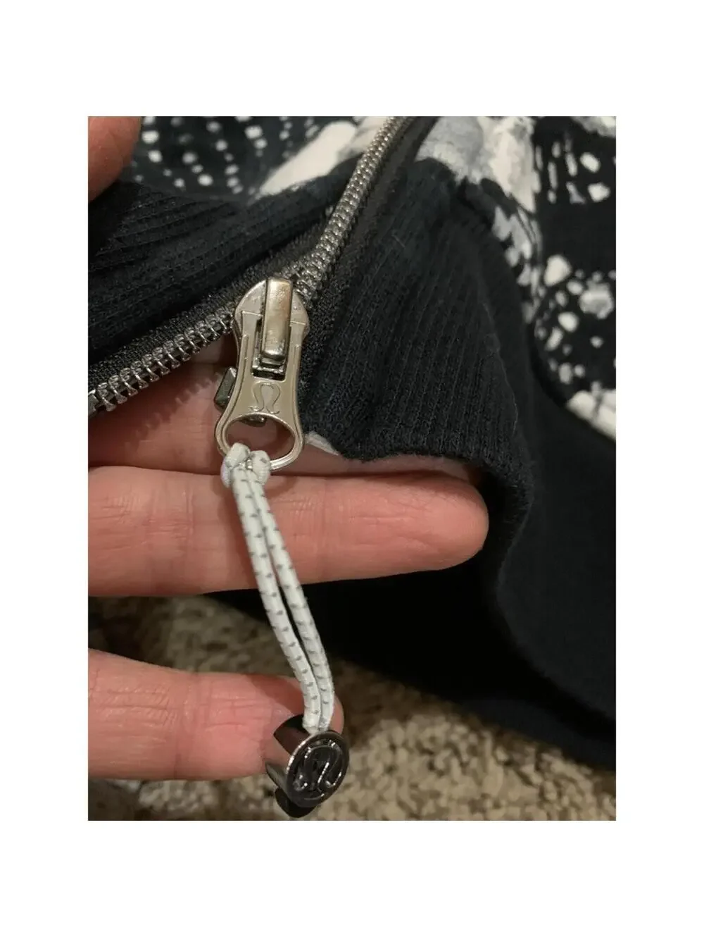 Women's Lululemon scuba jacket hooded black / white size 6 zip